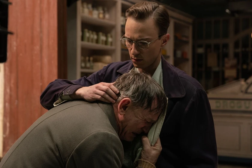 Daniel Craig y Drew Starkey en queer