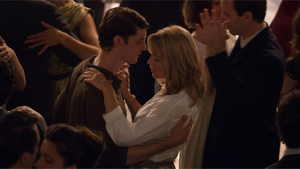 Niels Schneider y Virginie Efira en Un Amor imposible