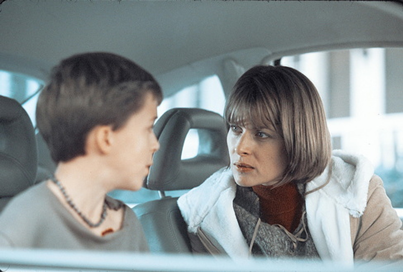 Nastassja Kinski y Bobby Edner en Un Extraño entre Nosotros