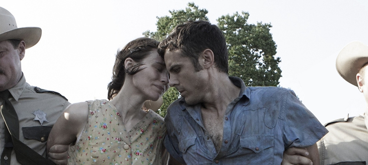 Casey Affleck y Rooney Mara en En Algún Lugar sin Ley