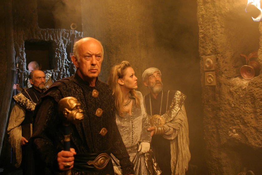 Roy Marsden y Clemency Burton-Hill en dragones-y-mazmorras-2