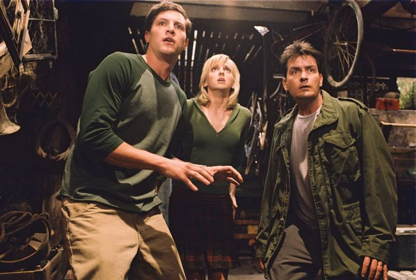 Anna Faris, Charlie Sheen y Simon Rex en Scary Movie 3