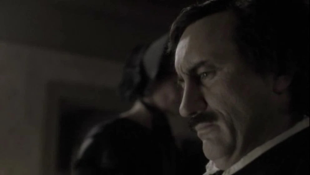 Jeffrey Combs en el-gato-negro-2007