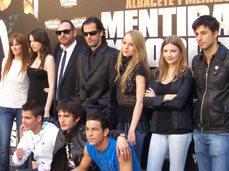 Alfonso Albacete, David Menkes, Ana de Armas, Hugo Silva, Mario Casas, Miriam Giovanelli, Yon González y Esmeralda Moya en mentiras-y-gordas (Rueda de prensa en Madrid. Marzo 2009)