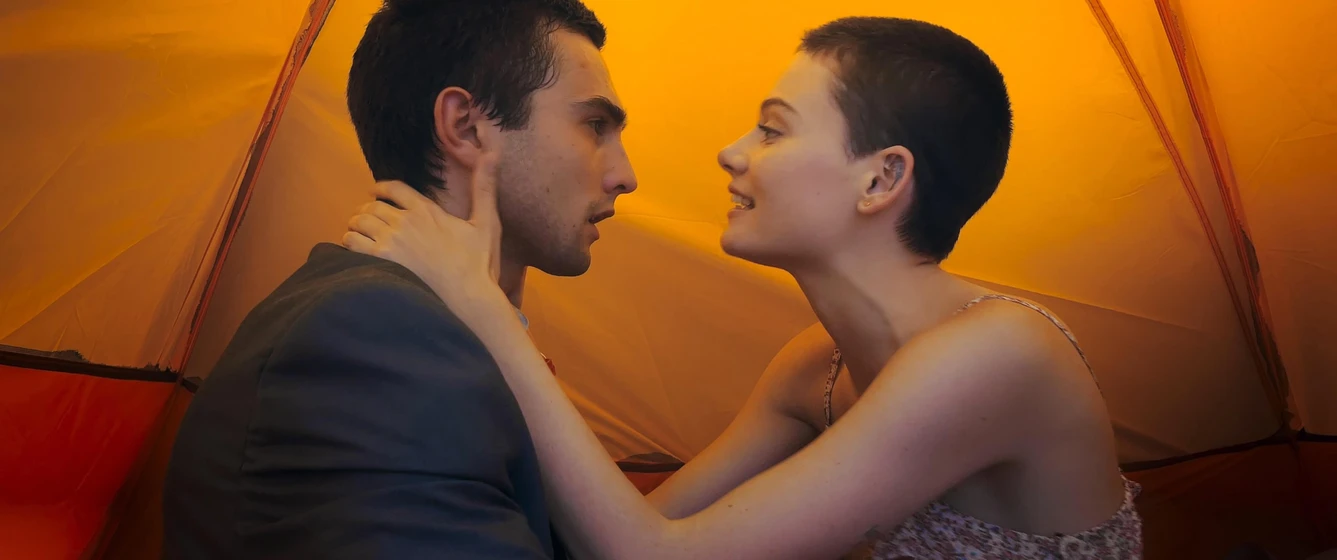 Luke Stanton Eddy y Matilda Price en june-and-john