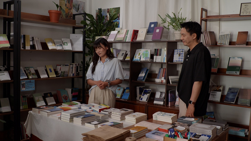 Imagen de living-through-the-same-season