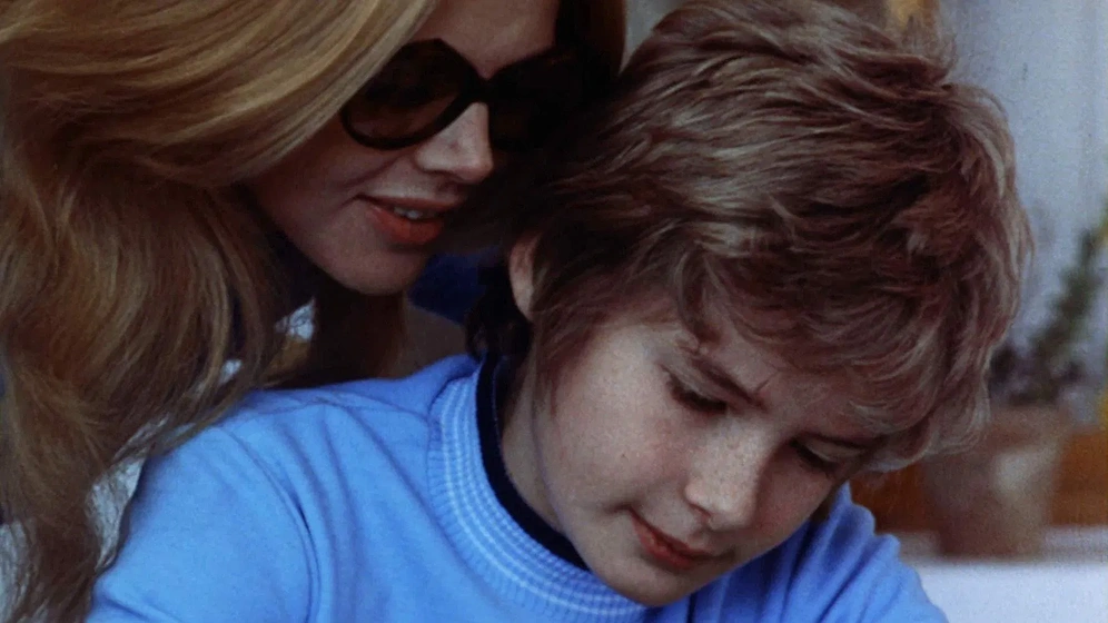 Britt Ekland y Mark Lester en diabolica-malicia