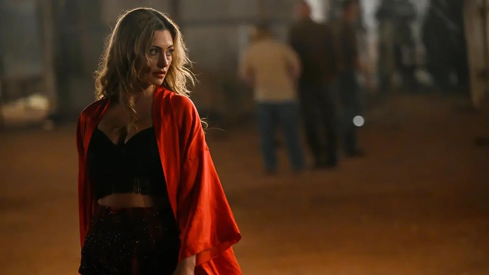 Phoebe Tonkin en kid-snow