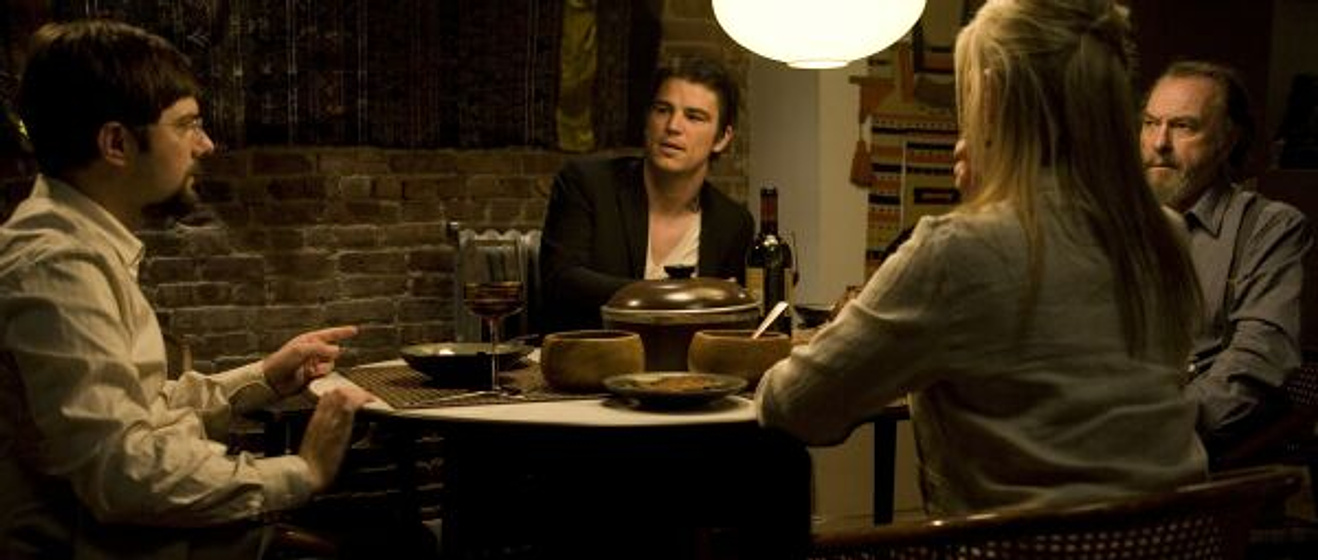 Josh Hartnett y Rip Torn en August
