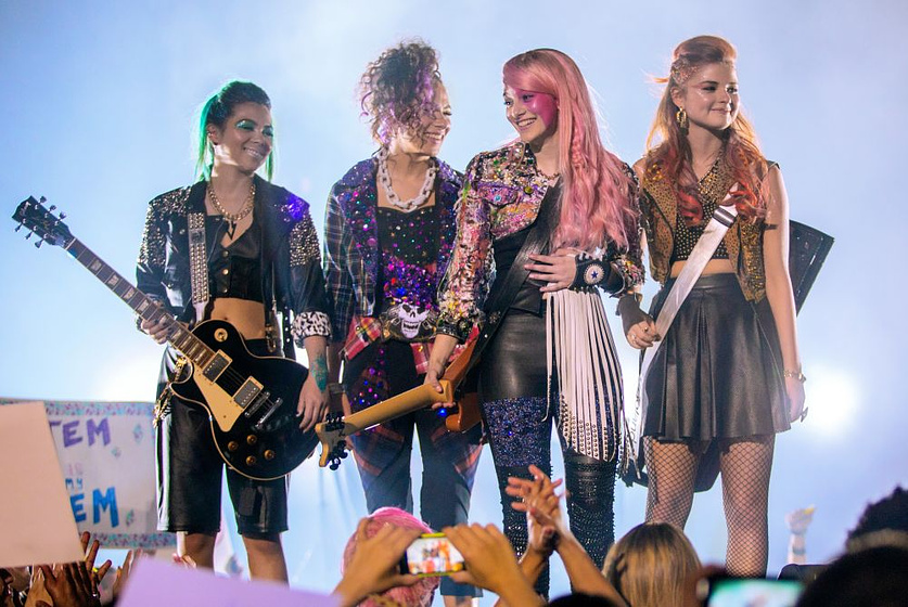 Stefanie Scott, Hayley Kiyoko, Aurora Perrineau y Aubrey Peeples en Jem y los Hologramas