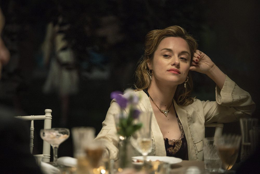 Zoe Tapper en The Good Traitor