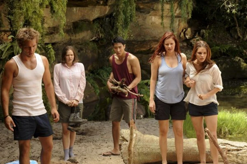 Rachel Hurd-Wood, Lincoln Lewis, Caitlin Stasey, Ashleigh Cummings y Chris Pang en manana-cuando-la-guerra-empiece