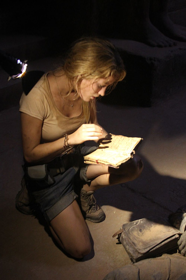 Ashley Hinshaw en La Pirámide
