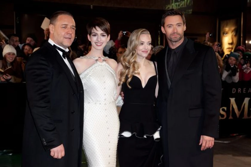 Russell Crowe, Hugh Jackman, Anne Hathaway y Amanda Seyfried en los-miserables-2012