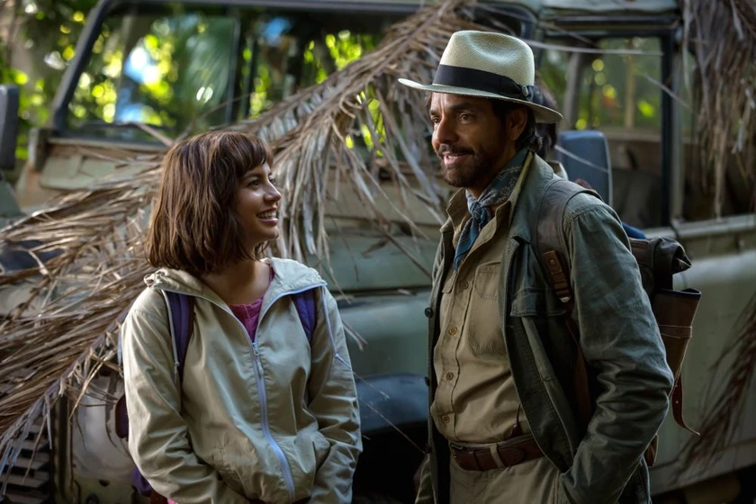 Eugenio Derbez y Isabela Moner en dora-y-la-ciudad-perdida