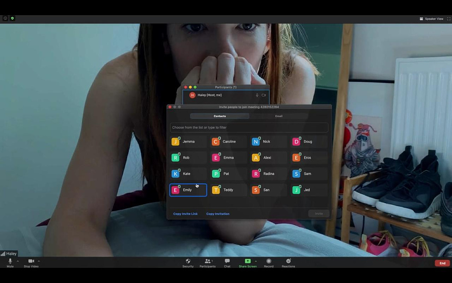 Haley Bishop en host