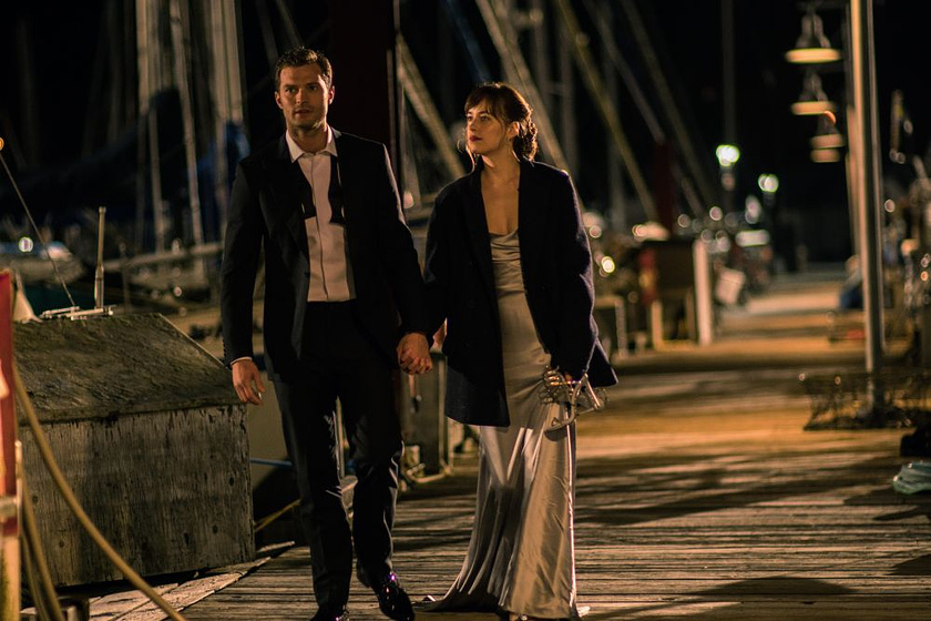 Jamie Dornan y Dakota Johnson en Cincuenta Sombras más oscuras
