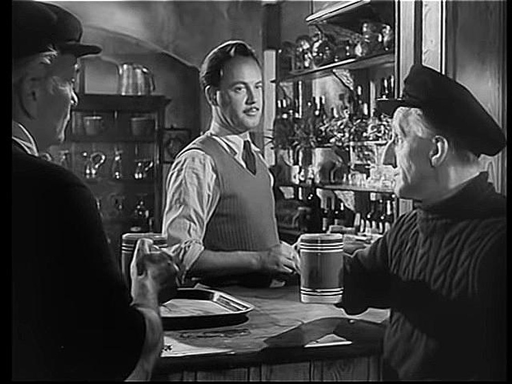 Derek Farr en Man on the Run
