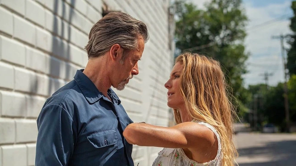 Guy Pearce y Kelly Greyson en en-nombre-de-la-justicia