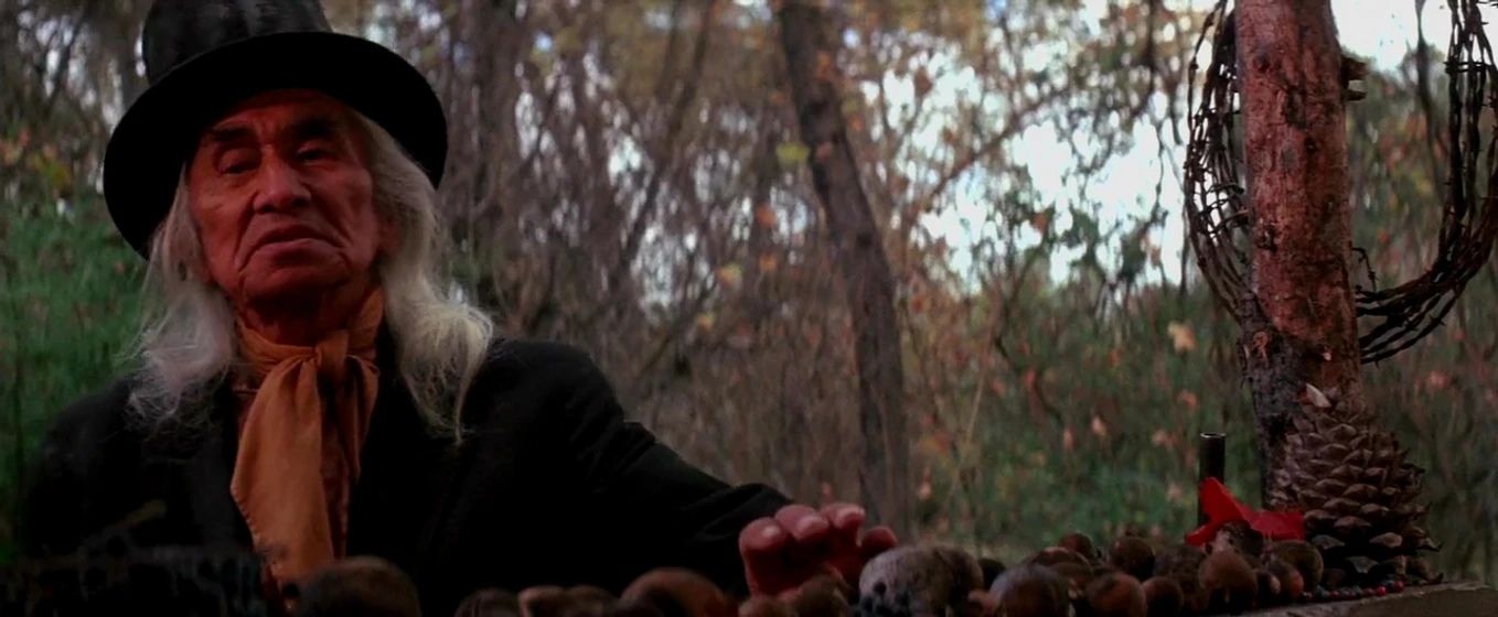 Chief Dan George en el-fuera-de-la-ley