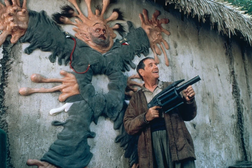 Richard Crenna en hot-shots-2