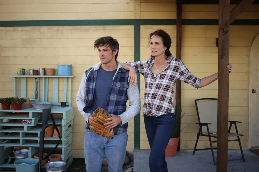 Andie MacDowell y Jake Allyn en no-man-s-land
