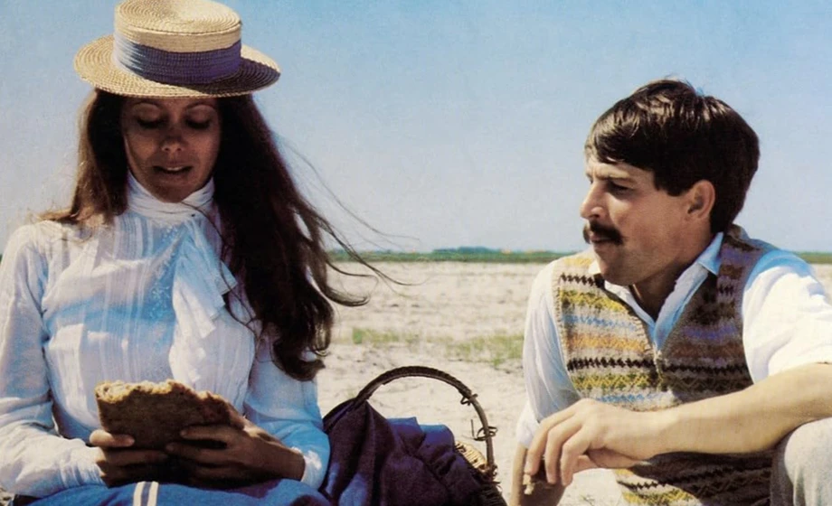 Jenny Agutter y Simon MacCorkindale en intriga-en-la-playa