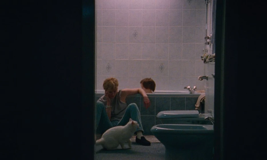 Rosy McEwen en blue-jean