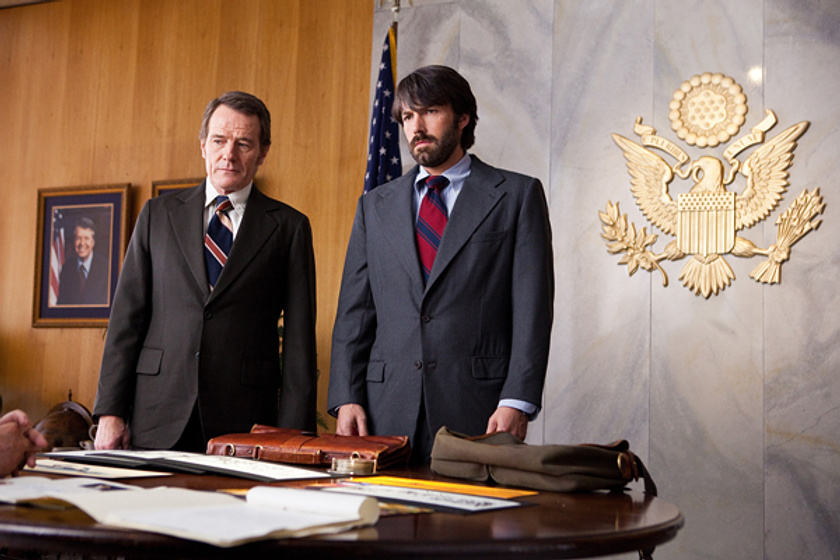 Ben Affleck y Bryan Cranston en Argo