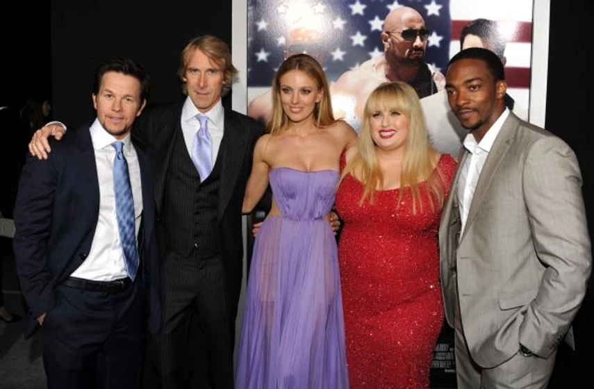 Mark Wahlberg, Michael Bay, Anthony Mackie, Bar Paly y Rebel Wilson en dolor-y-dinero (Premiere en Los Angeles. Abril 2013)