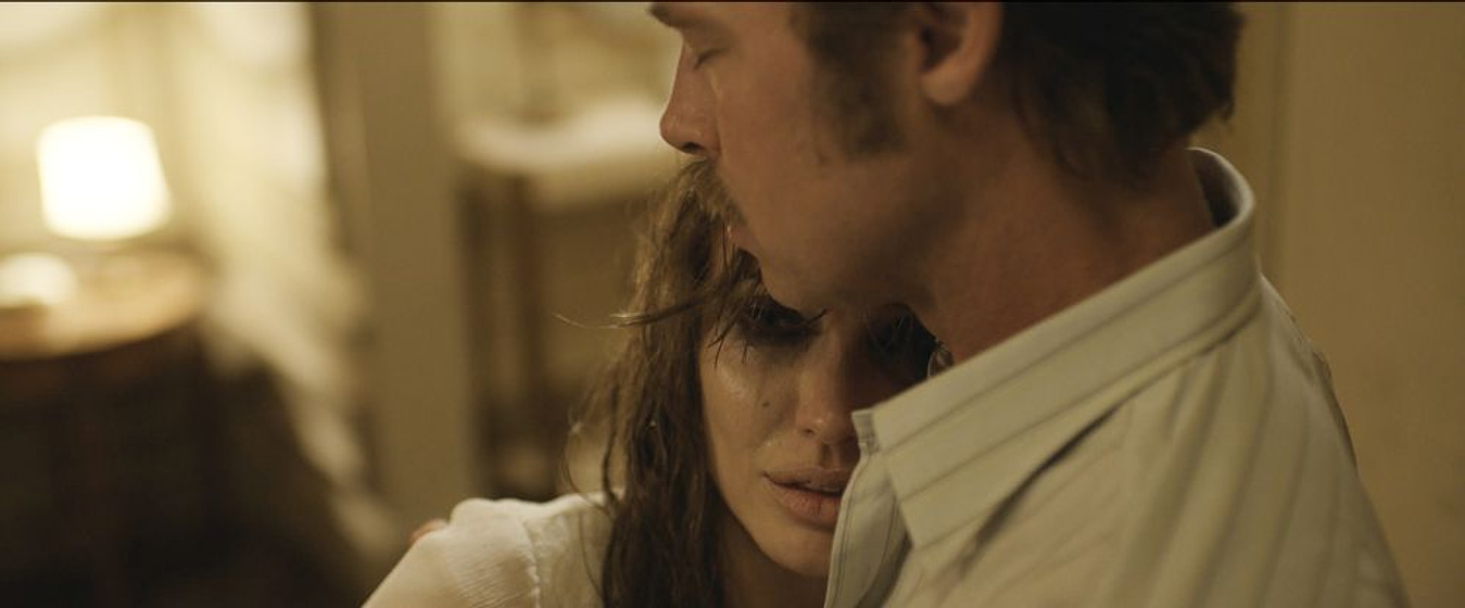 Brad Pitt y Angelina Jolie en Frente al Mar
