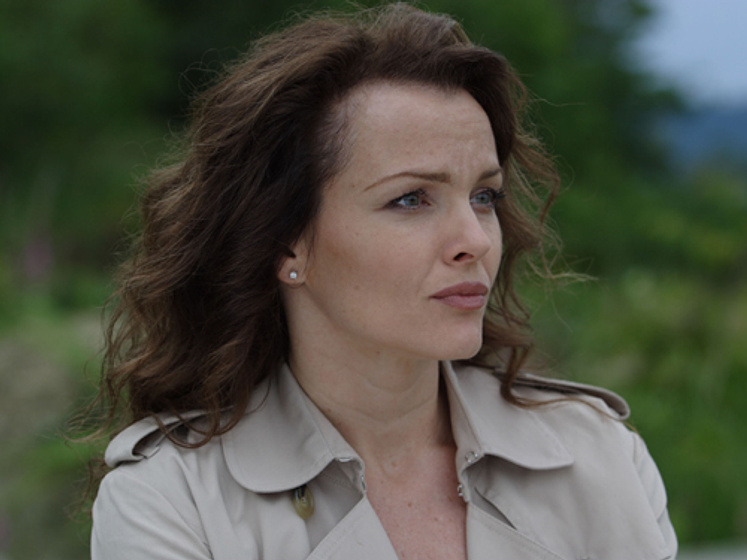 Dina Meyer en Mentiras en la red