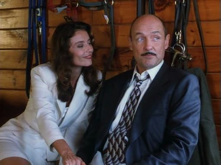 Terry O'Quinn y Rachel Ward en Amor, Mentiras y Asesinato