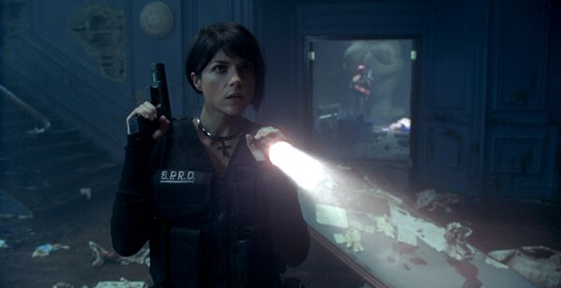 Selma Blair en Hellboy II: El Ejército Dorado