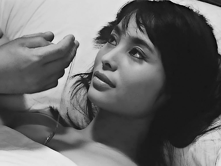 Akiko Wakabayashi en El extraño dentro de la mujer