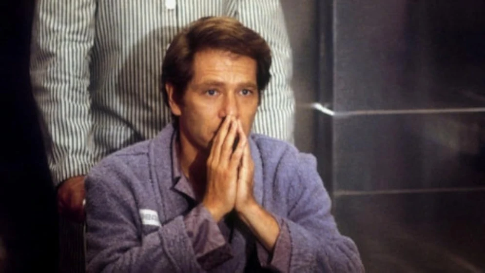 George Segal en el-hombre-terminal