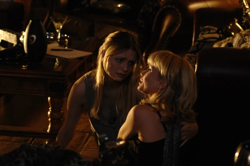 Mischa Barton y Rebecca De Mornay en apartamento-1303-la-maldicion