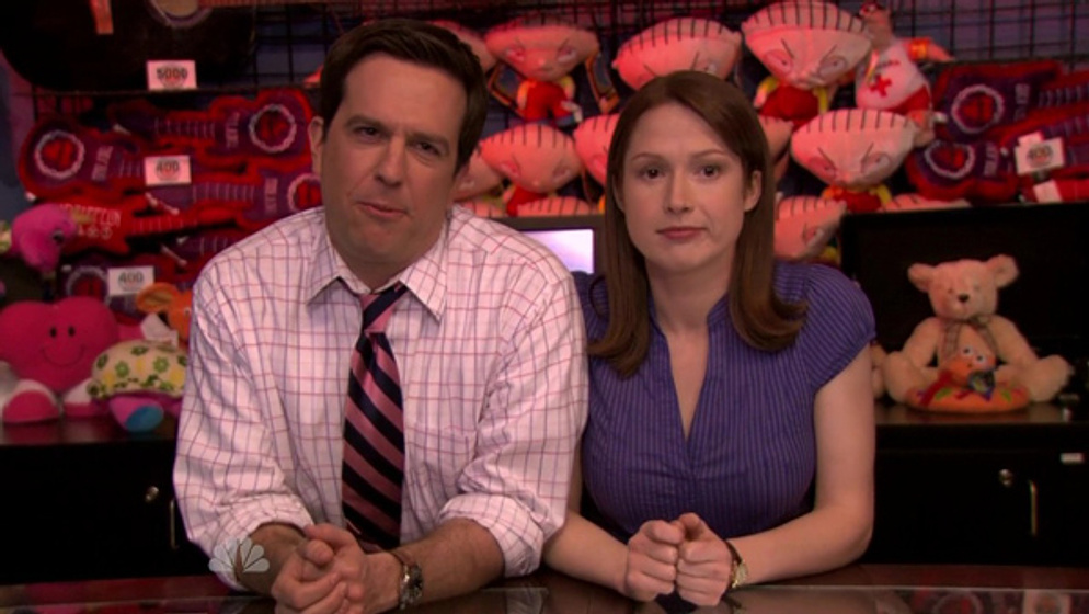 Ed Helms y Ellie Kemper en The Office