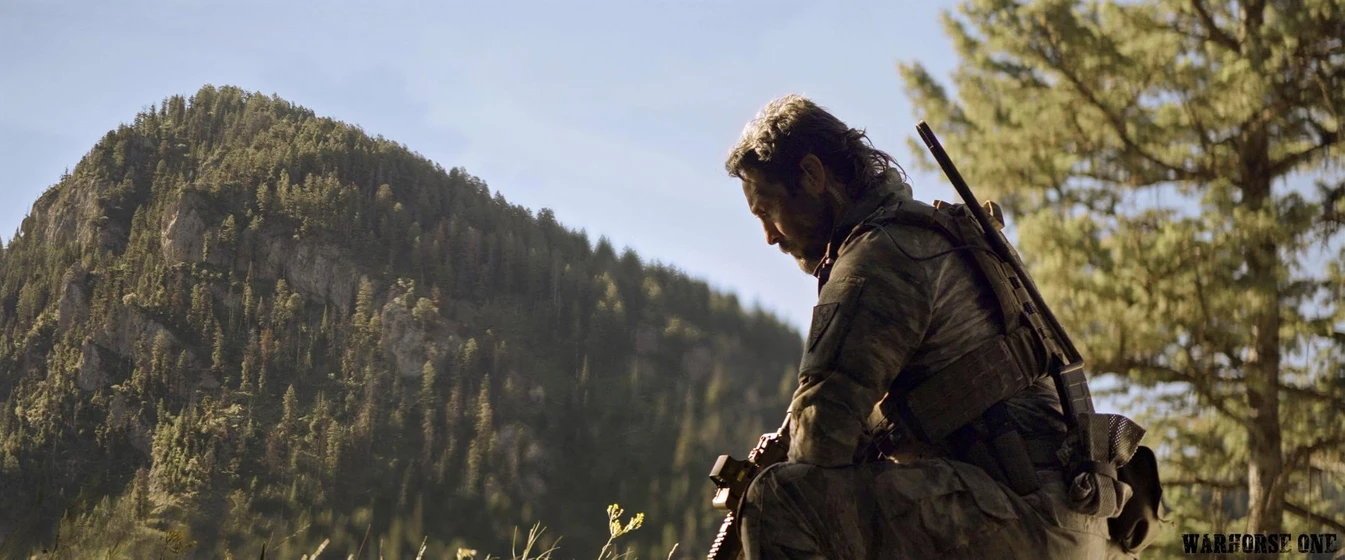 Johnny Strong en warhorse-one