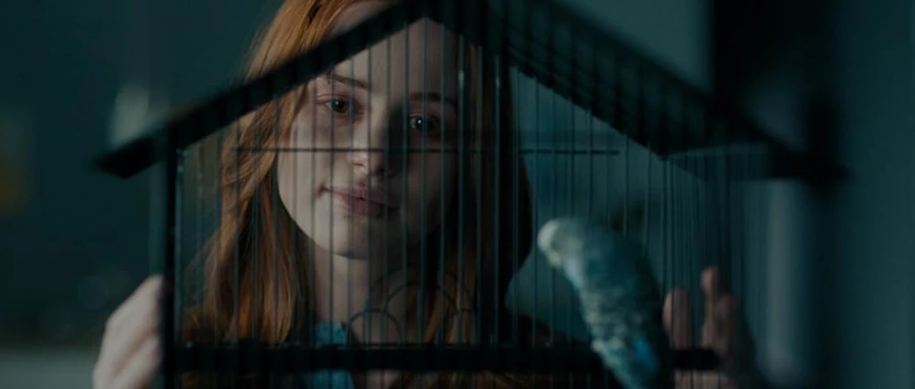 Madelaine Petsch en sightless