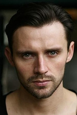 picture of actor Oliver Walker