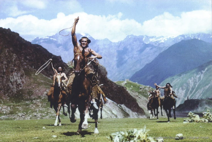 Gojko Mitić en trail-of-the-falcon