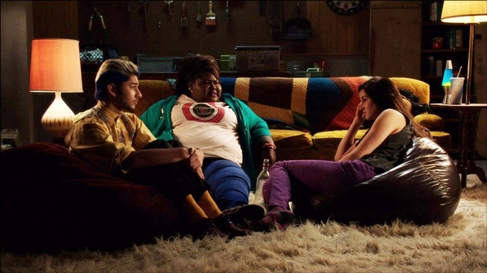 Shiloh Fernandez, Gabourey Sidibe y Shailene Woodley en Pájaro blanco de la tormenta de nieve