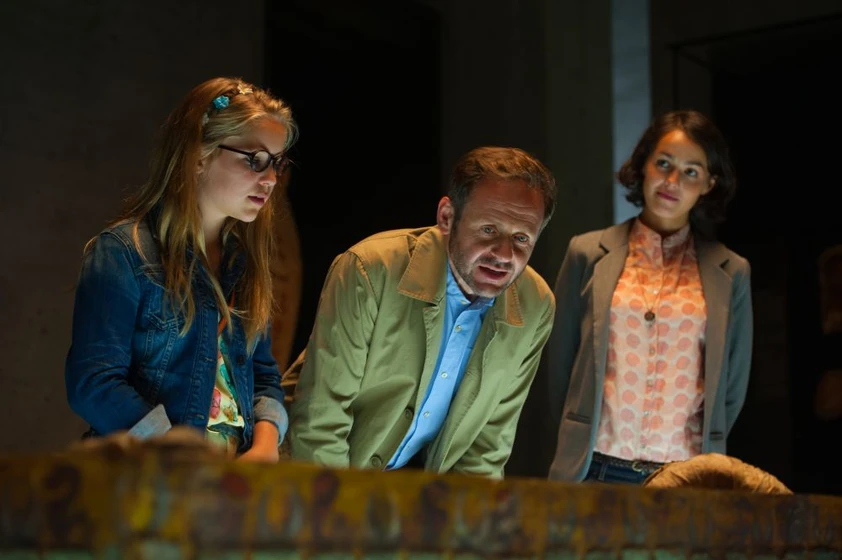 Samuel Finzi, Neele-Marie Nickel y Lucie Heinze en los-cinco-y-el-secreto-de-la-piramide