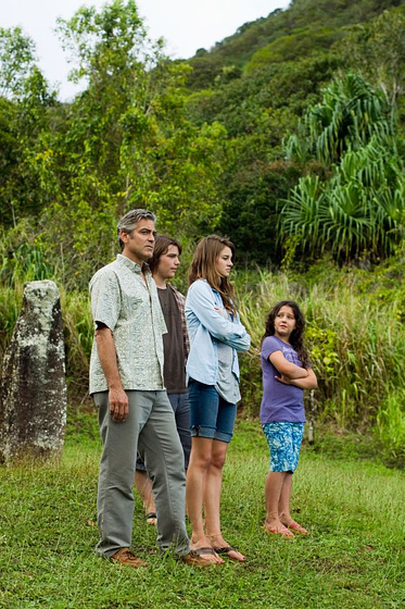 George Clooney, Shailene Woodley, Amara Miller y Nick Krause en Los Descendientes