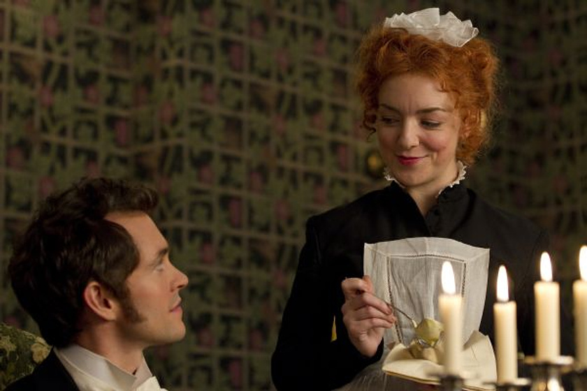 Hugh Dancy y Sheridan Smith en Hysteria