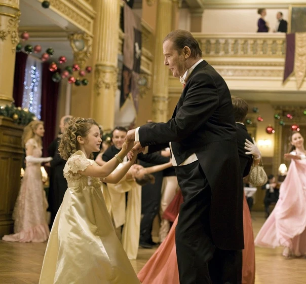 Roger Moore y Leilah de Meza en la-princesa-de-castlebury-hall