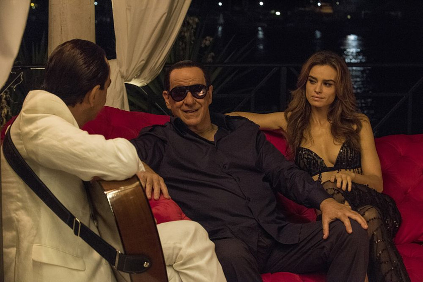 Toni Servillo en Silvio (y los Otros)