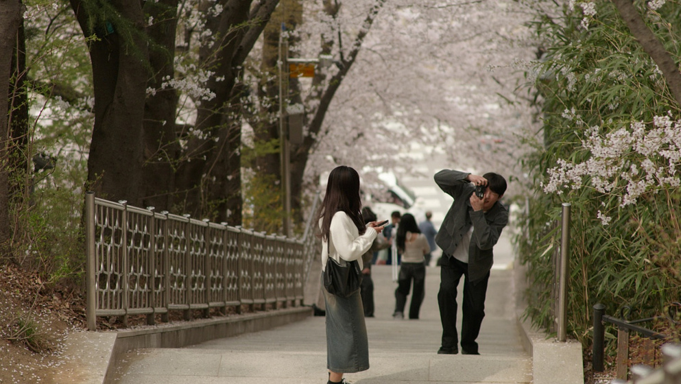 Imagen de living-through-the-same-season