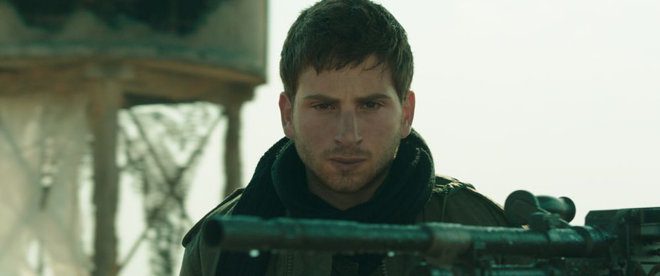 Yonaton Shiray en Foxtrot